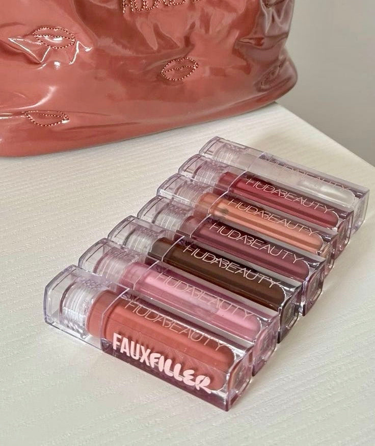 HUDA BEAUTY Faux filler Gloss de alto brillo